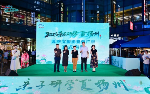 财牛股配 学生族进景区免费、邀请品尝“水果长桌宴”，旅游目的地各出奇招揽客