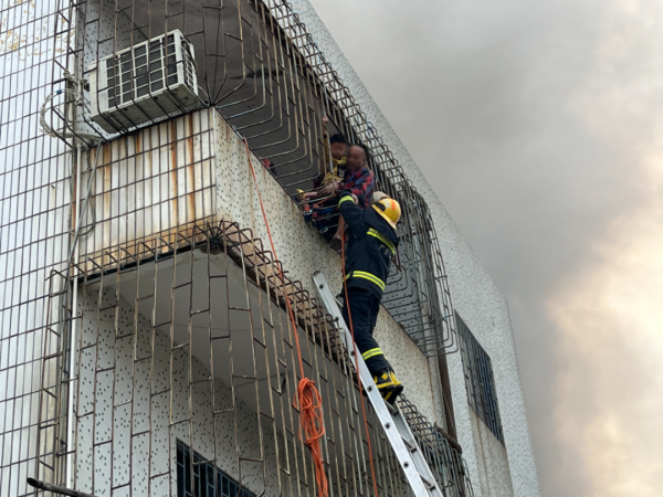 优配痢略 筑牢消防安全防线！东区街道持续开展“畅通消防生命通道”专项行动